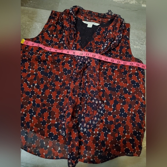 Diane Von Furstenberg 100% silk sleeveless top. Scarf. Red, navy blue. Size M. - Picture 13 of 14